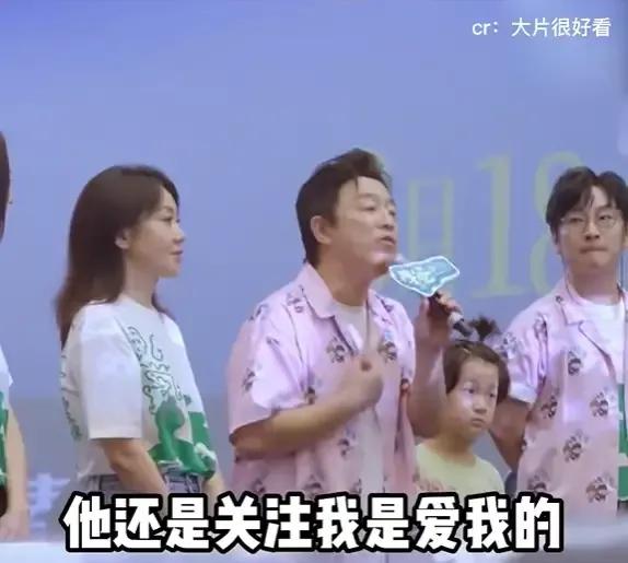 黄渤，尴尬了
8月24日，黄渤在参加电影《学爸》的路演活动时，遭到一位男性观众的