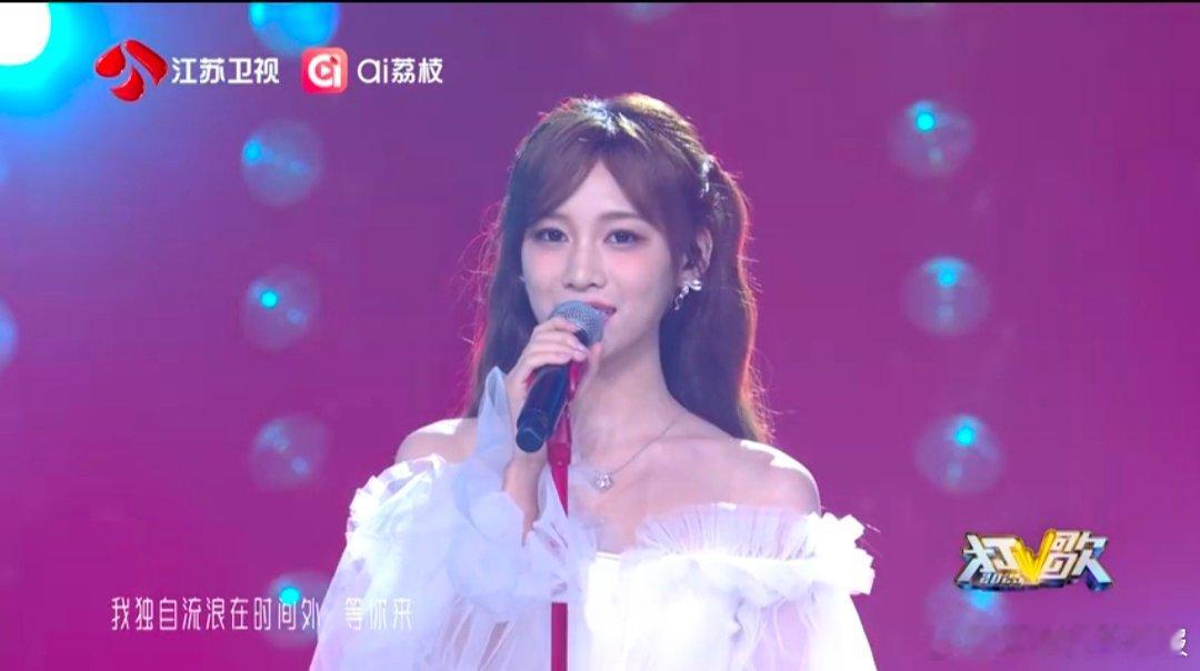 RED共绽立麦舞台打歌2025直播 谁被《共绽》里“互为港湾与翅膀”的深情戳到了