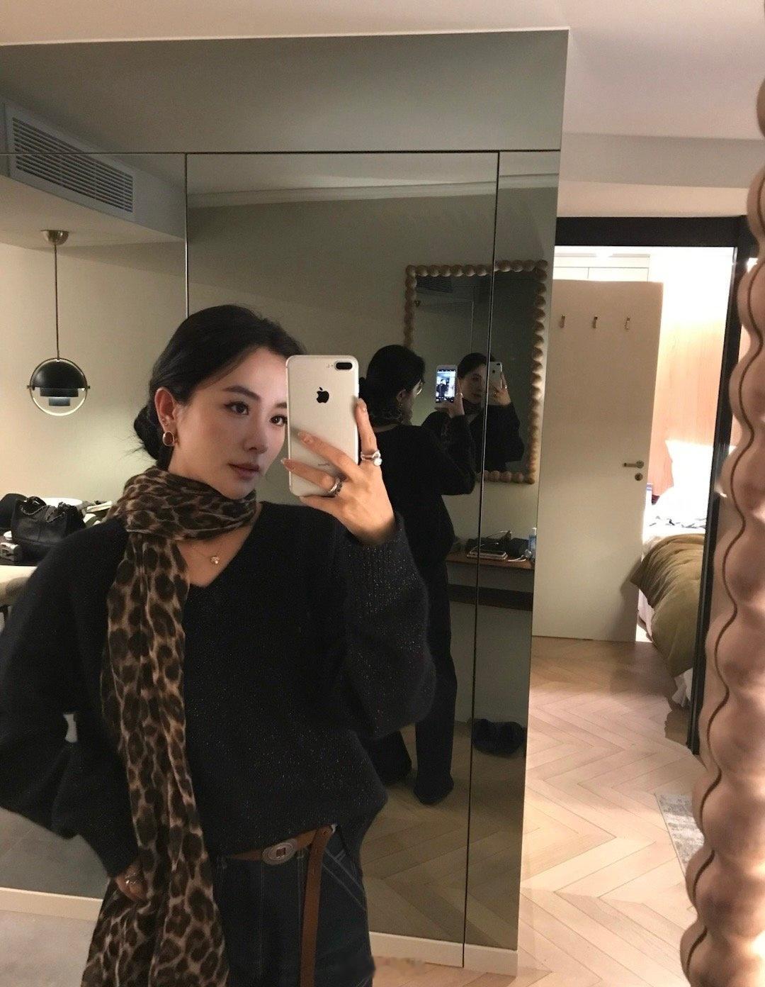 刷到一个好看的小姐姐还在用home键iPhone！ 