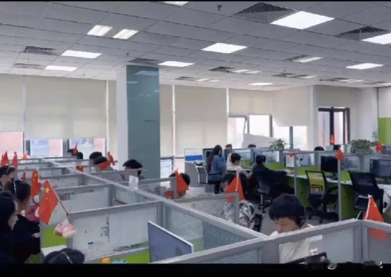 今天跟面了一个35岁+的售前经理面试售前专员，HR总监问他会不会有心理落差，对方