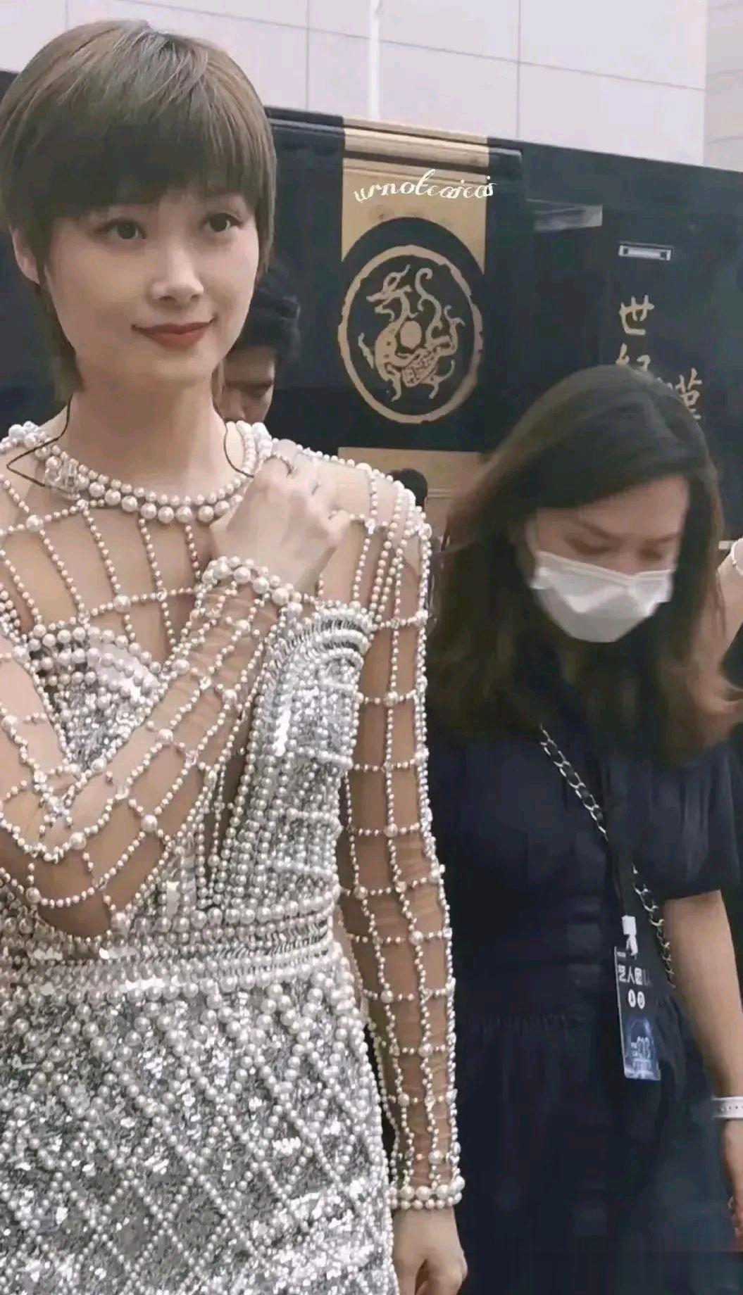 李宇春的身材没谁了，可惜了一直单身，春春很受女的欢迎，只是眼光高！


不过她这