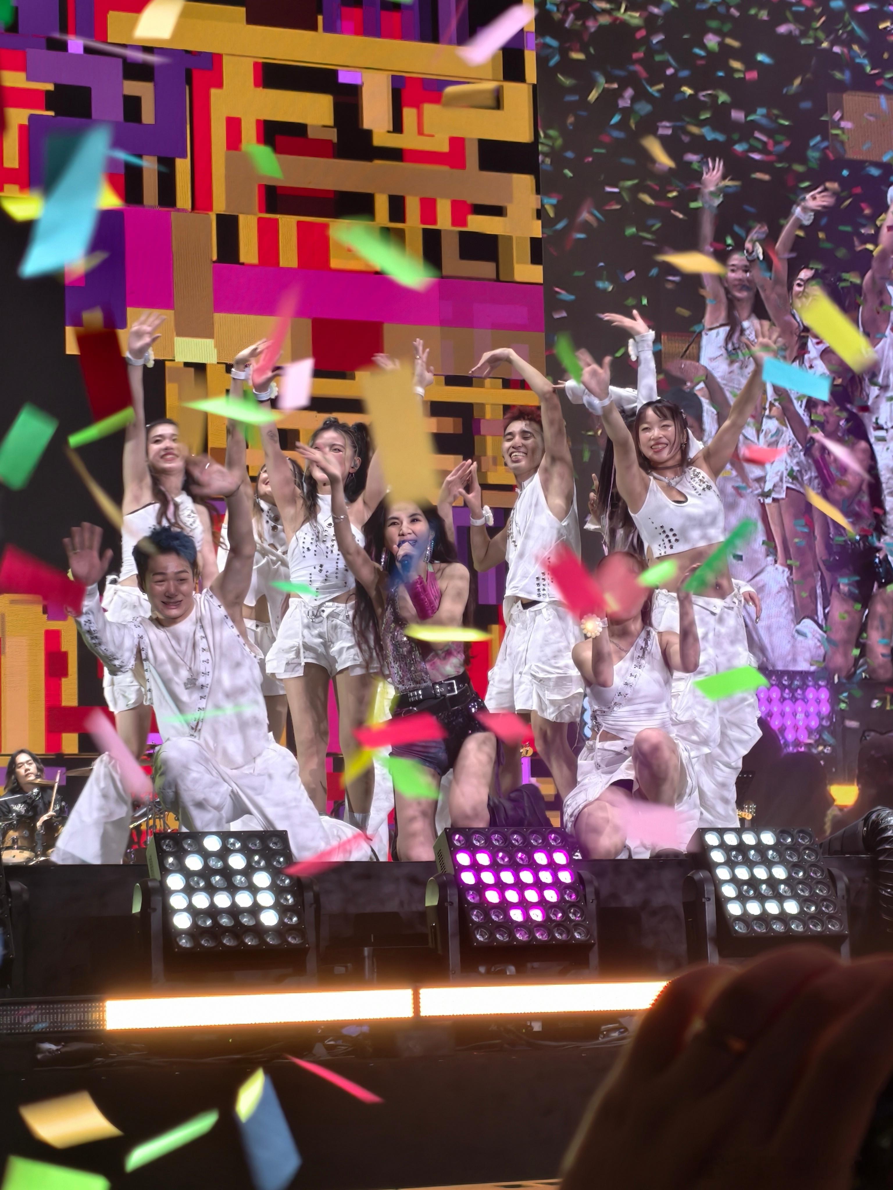 谁懂全场哭着合唱“许多年前你有一双清澈的双眼，奔跑起来像是一道春天的闪电”的救赎