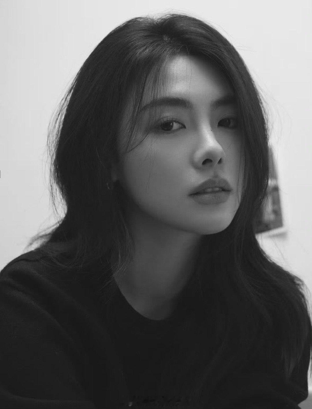 钟雅婷是女版王安宇吧 颜值适配度拉满！钟雅婷的各种状态都透着王安宇的影子，从清爽