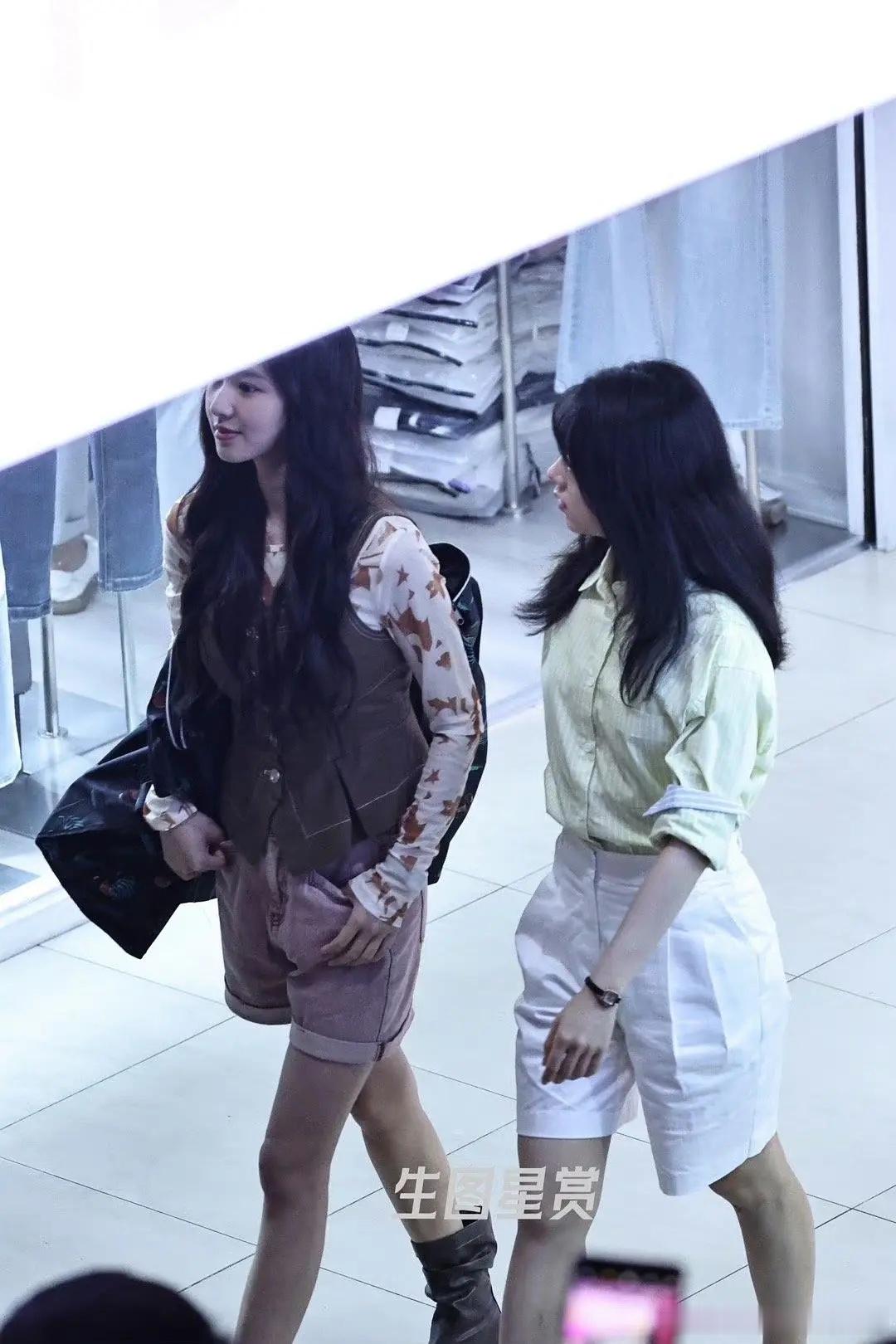 哇哦赵今麦新剧的这个女二，有些角度真的很像陈都灵[悲伤] ​​​