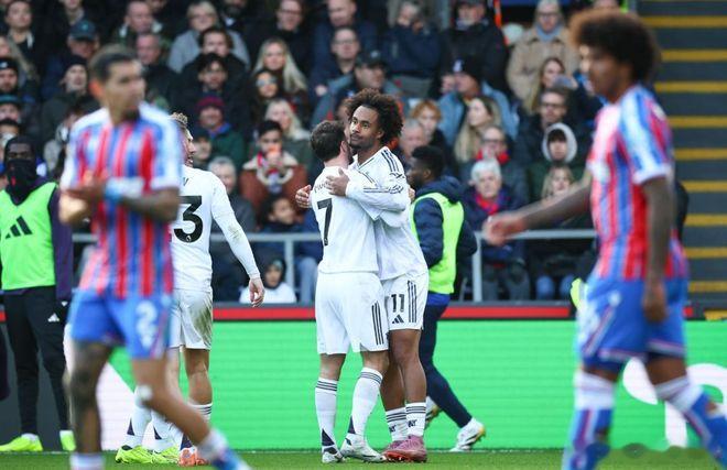 0-1到2-1！曼联逆袭翻盘，终结3场不胜，B费爆发送两助攻 英超第13轮的一场