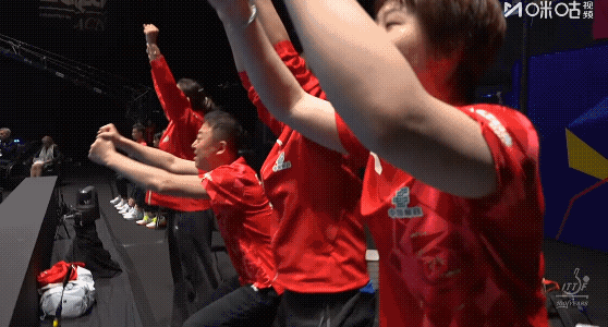 孙颖莎出马一个顶俩，两度落后两度扳平，王曼昱先输后赢，3：0战胜早田希娜，完成自