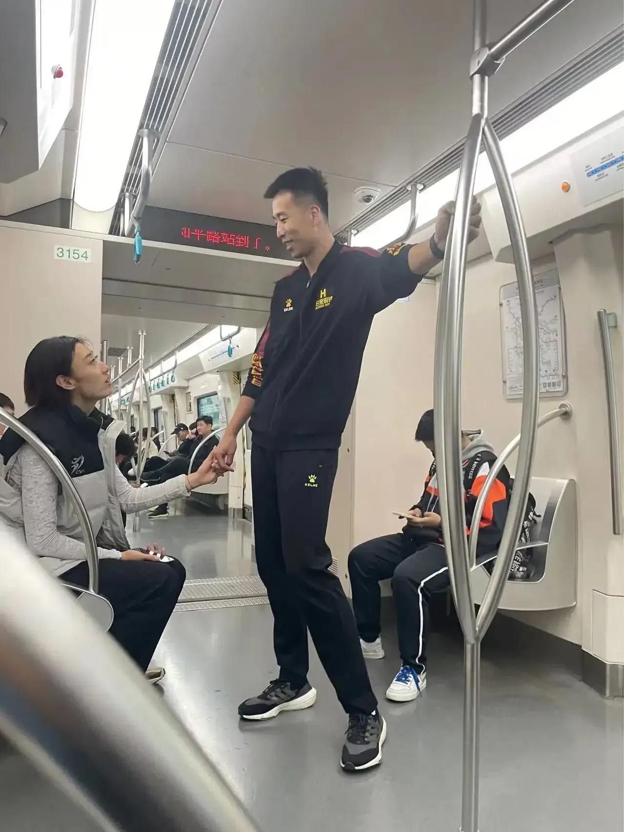 网上看到的图片，不知真假，的确很像！如果是真，值得祝福！
