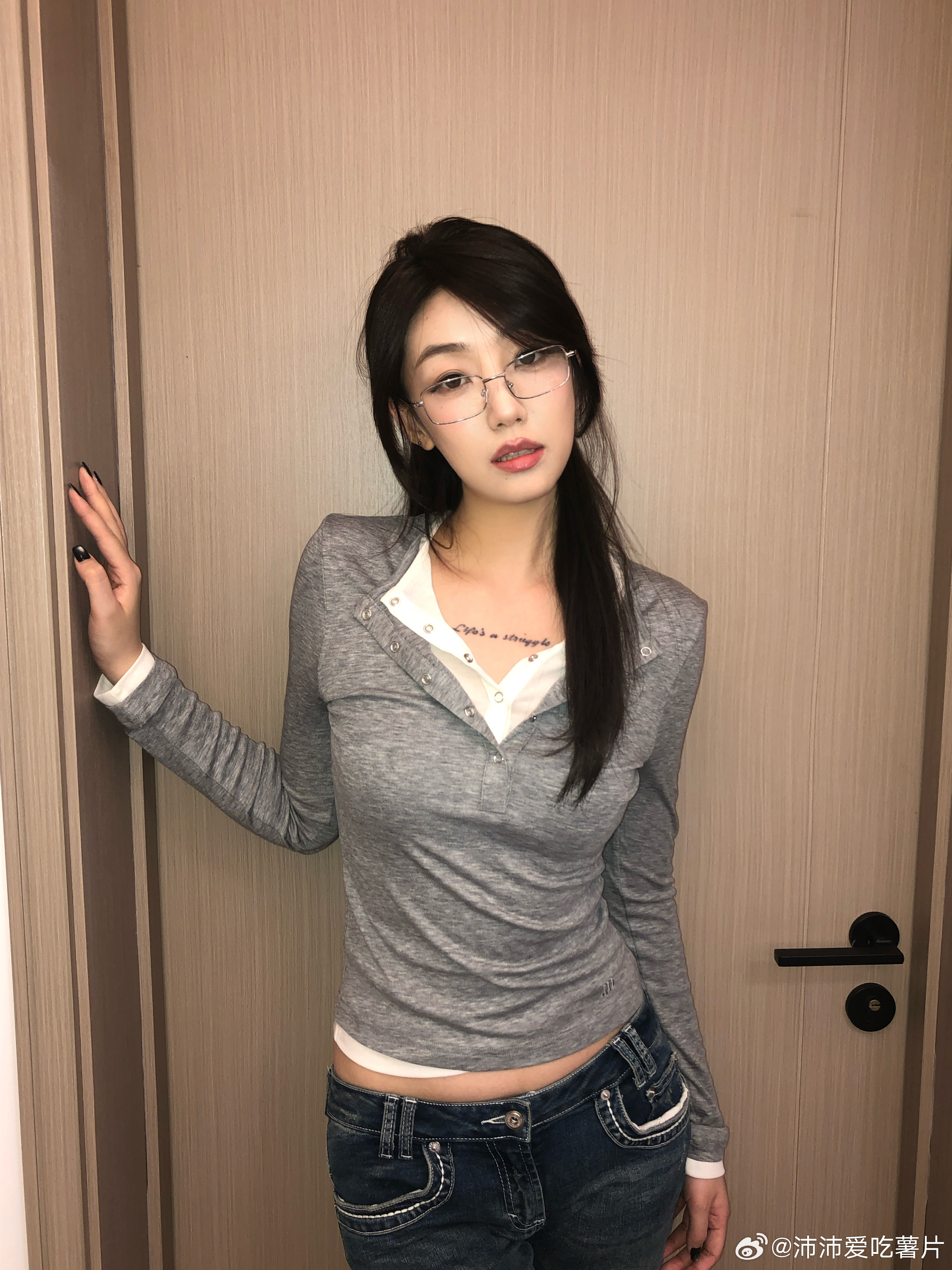 衣服基础 脸就不基础📸👓～ ​​​