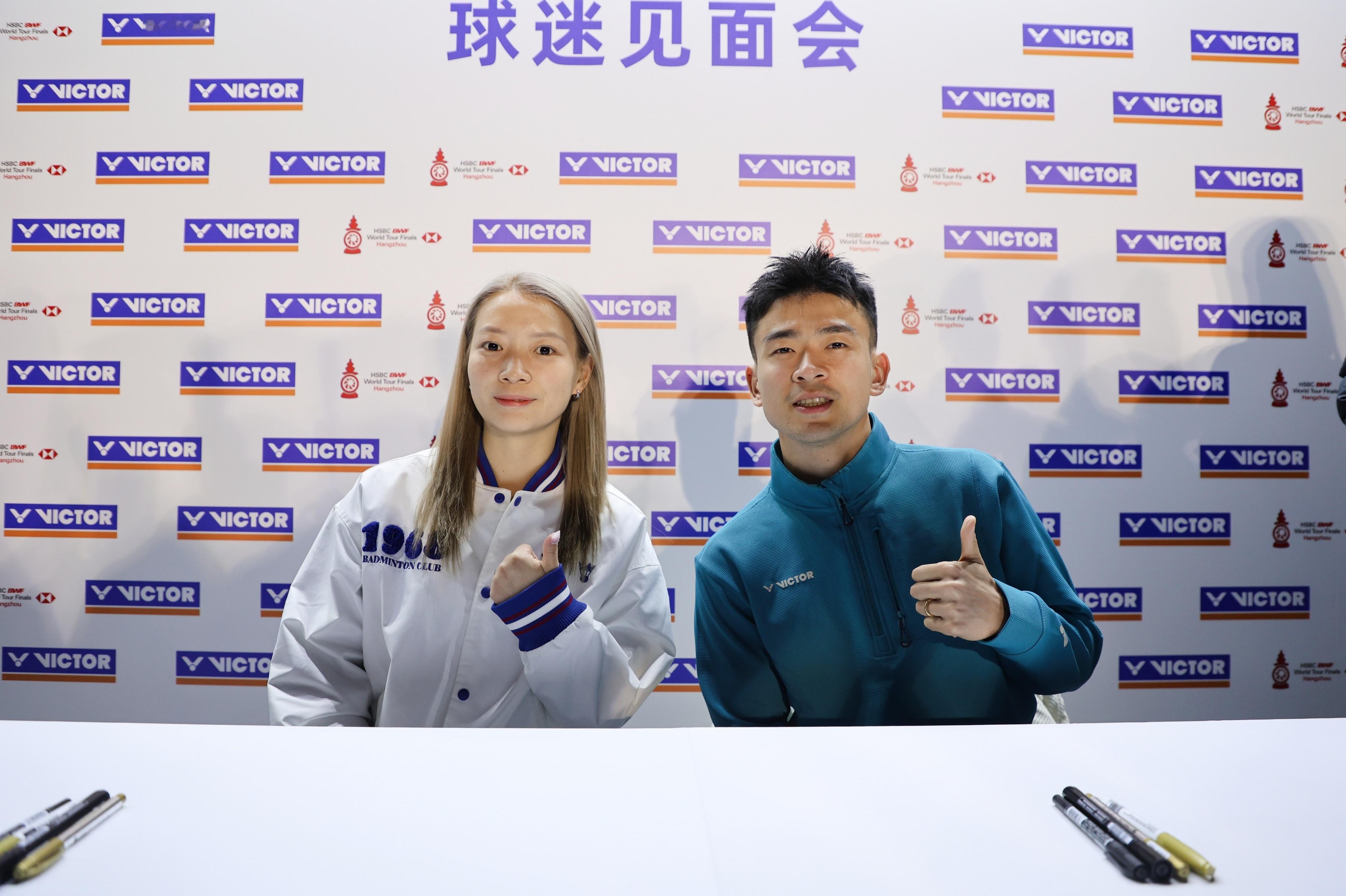 又见到雅思了🤩🤩签名球衣后面会拿来抽奖决胜杭州胜利在握2025年世界羽联年终