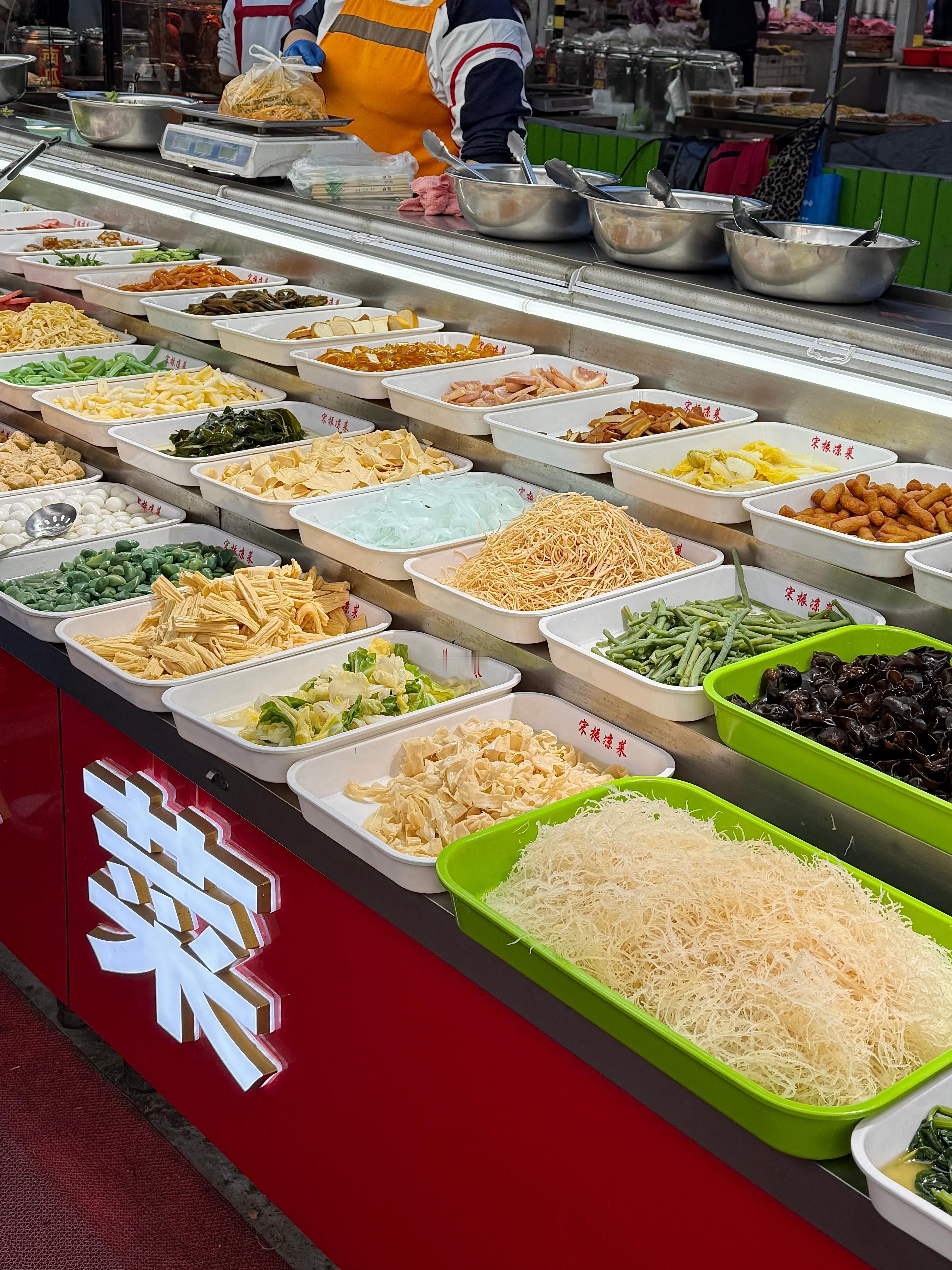 逛市场诱惑力最大的就是熟食区[色]  ​​​