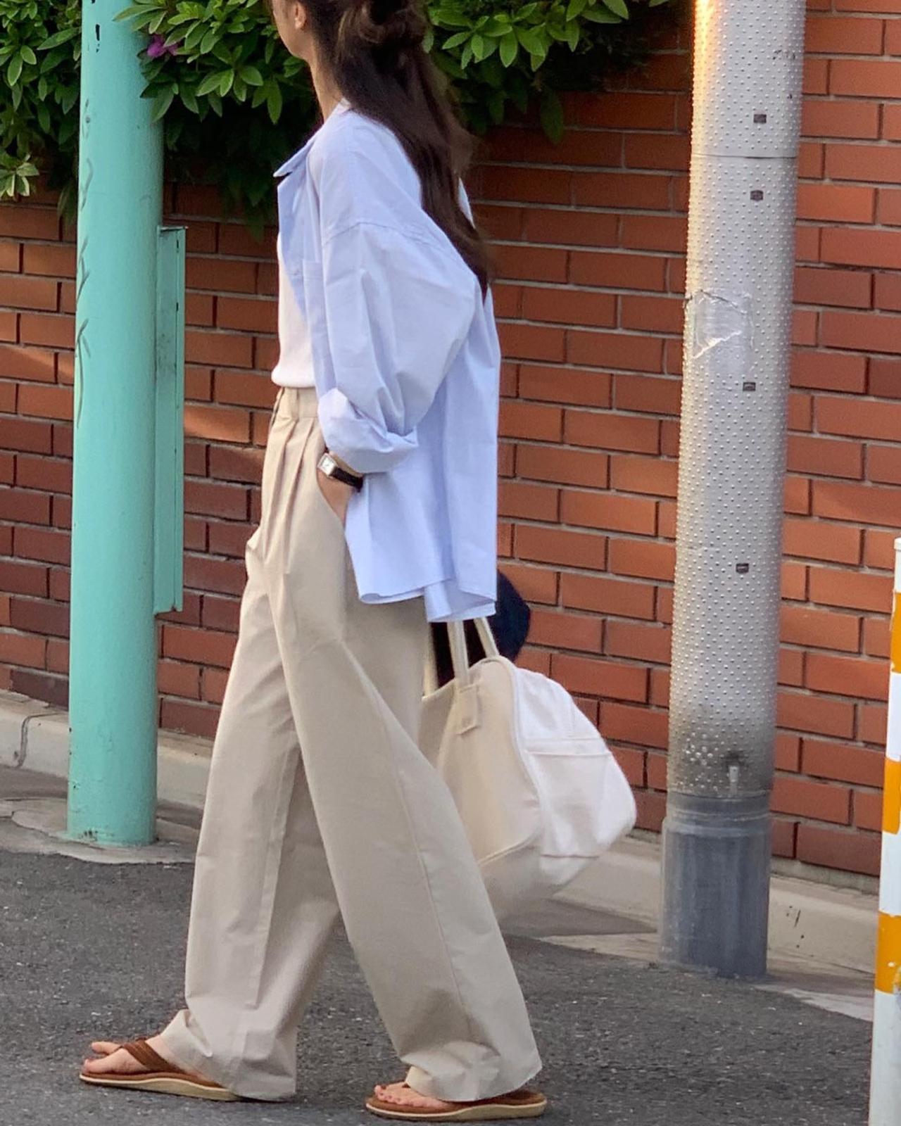 【度假必备】zui适合51出游的舒适穿搭。五一出游，衬衫搭配休闲裤是一个既舒适又