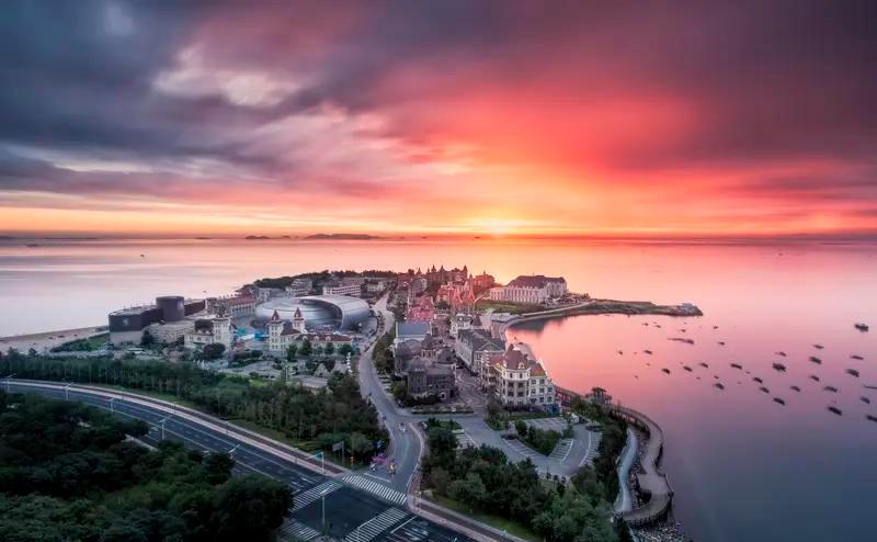 你身边那个天天请客吃饭的老板，欠了钱拉黑你；
那个借钱给你买药的穷兄弟，五年后还