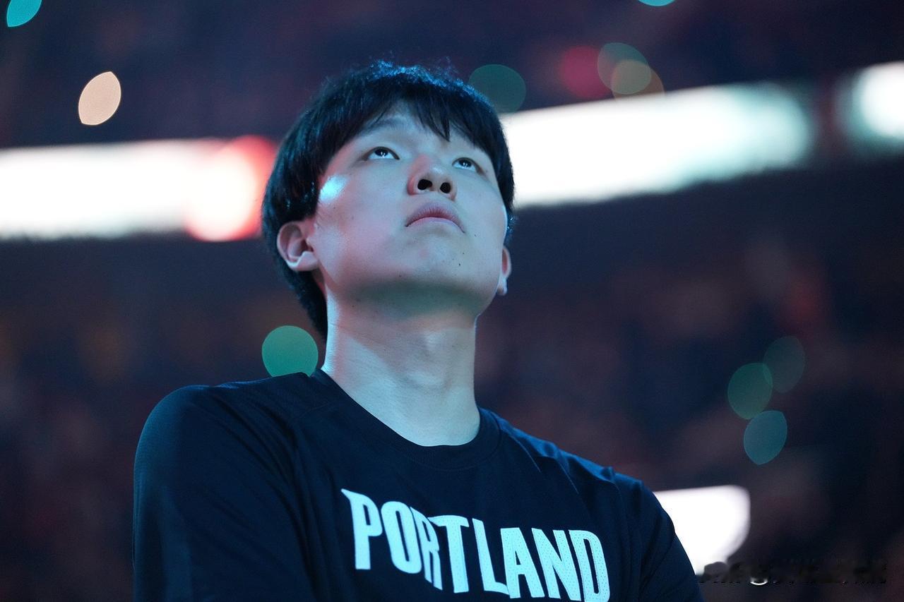 开拓者主帅确认：罗威缺阵，杨瀚森将获更多出场时间！

在开拓者背靠背对阵公牛的比