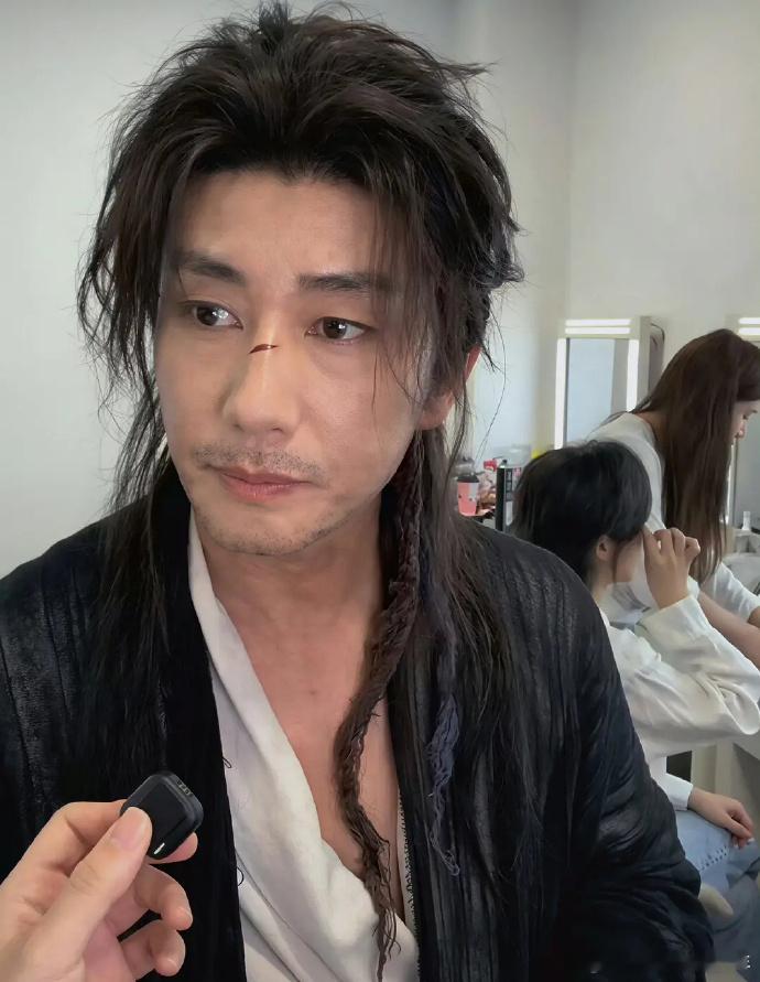 赵露思爸爸也开始演短剧了 