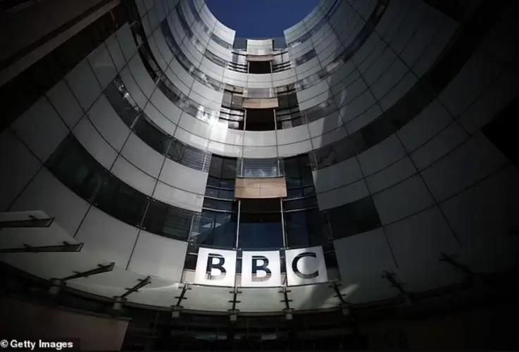 超100名BBC员工
批评BBC
偏袒以色列
近日，超过百名的BBC员工通过签署