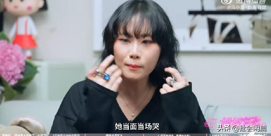 窦唯也老了，终于知道和女儿的感情了！
二女儿窦家嫄已经这么大了，才第一次收到父亲
