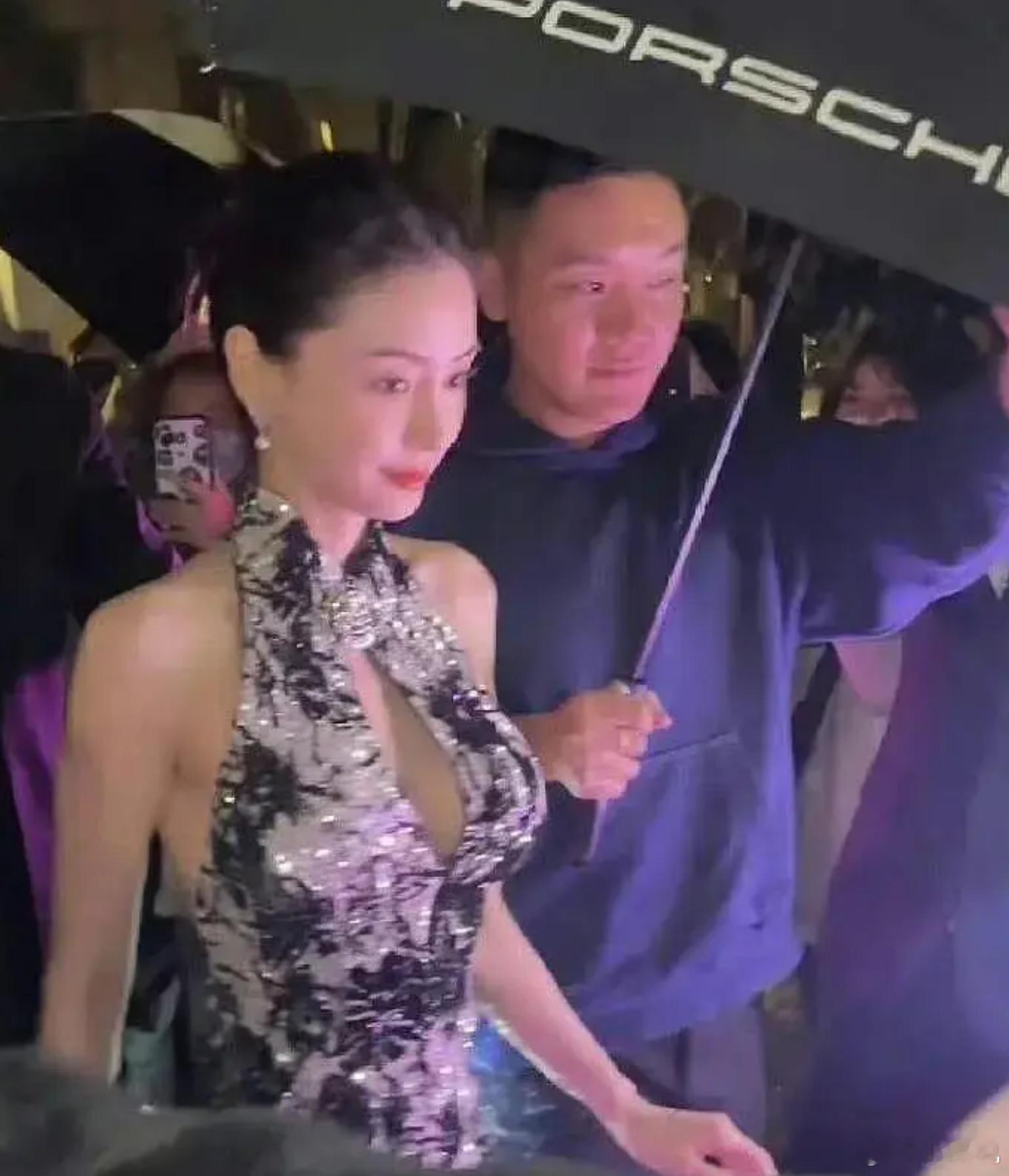 ab咋突然变大了啊？#angelababy# | #杨颖# ​​​