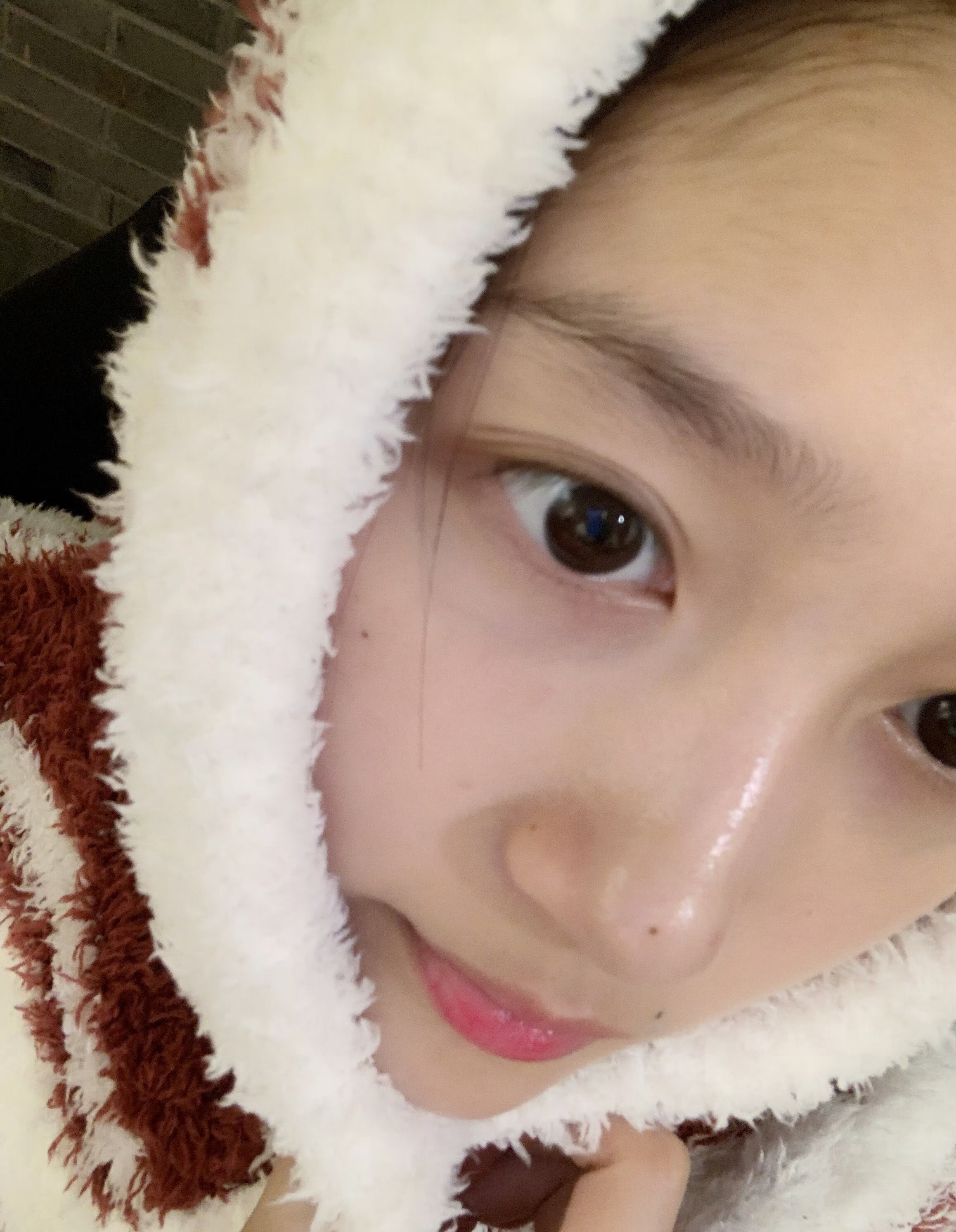 关晓彤淡淡的就很好说真的，关晓彤就适合淡妆，越素越美！！所以以后一些活动造型能不