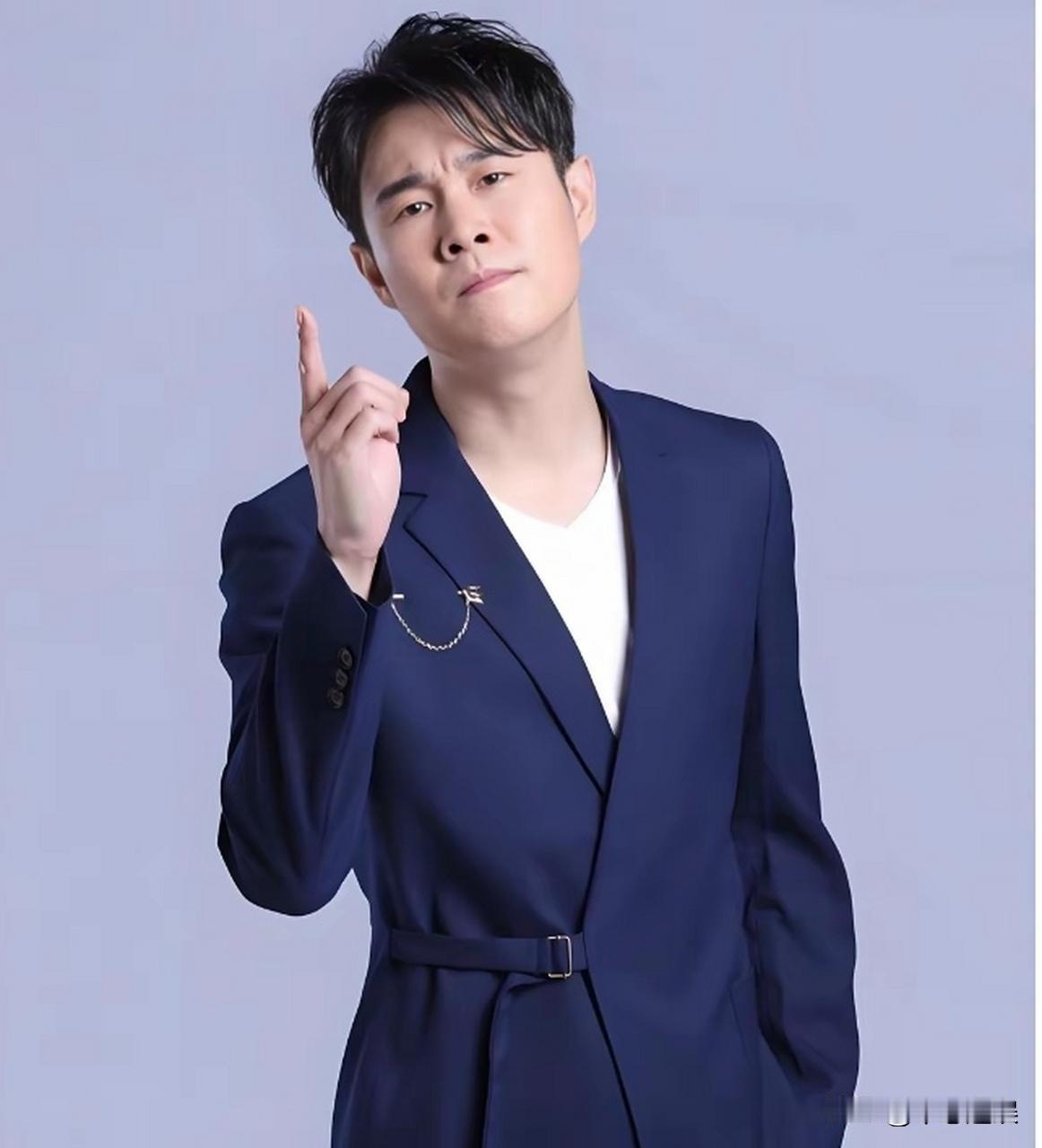 18岁的沈佳润初登大舞台

小沈阳却怎么也高兴不起来

不是因为女儿表现的不够好