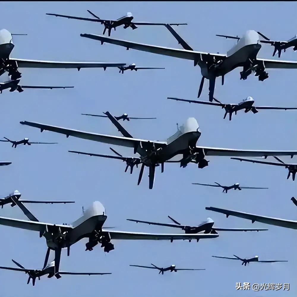 俄乌战场杀疯了！
战争模式彻底被颠覆，整个前线无人机成头号杀手，无数血肉之躯被空