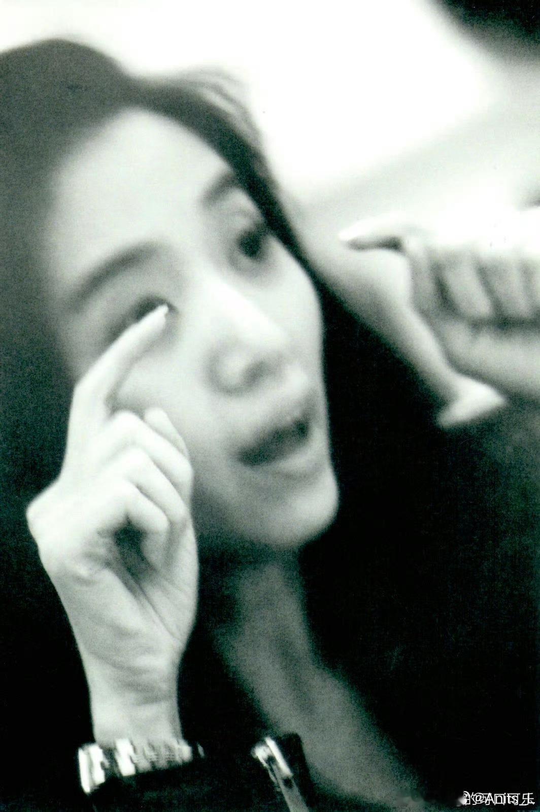 #梅艳芳[超话]#今天在小区里闲逛的时候，碰到了一个原来认识过的阿姨，就和她打了