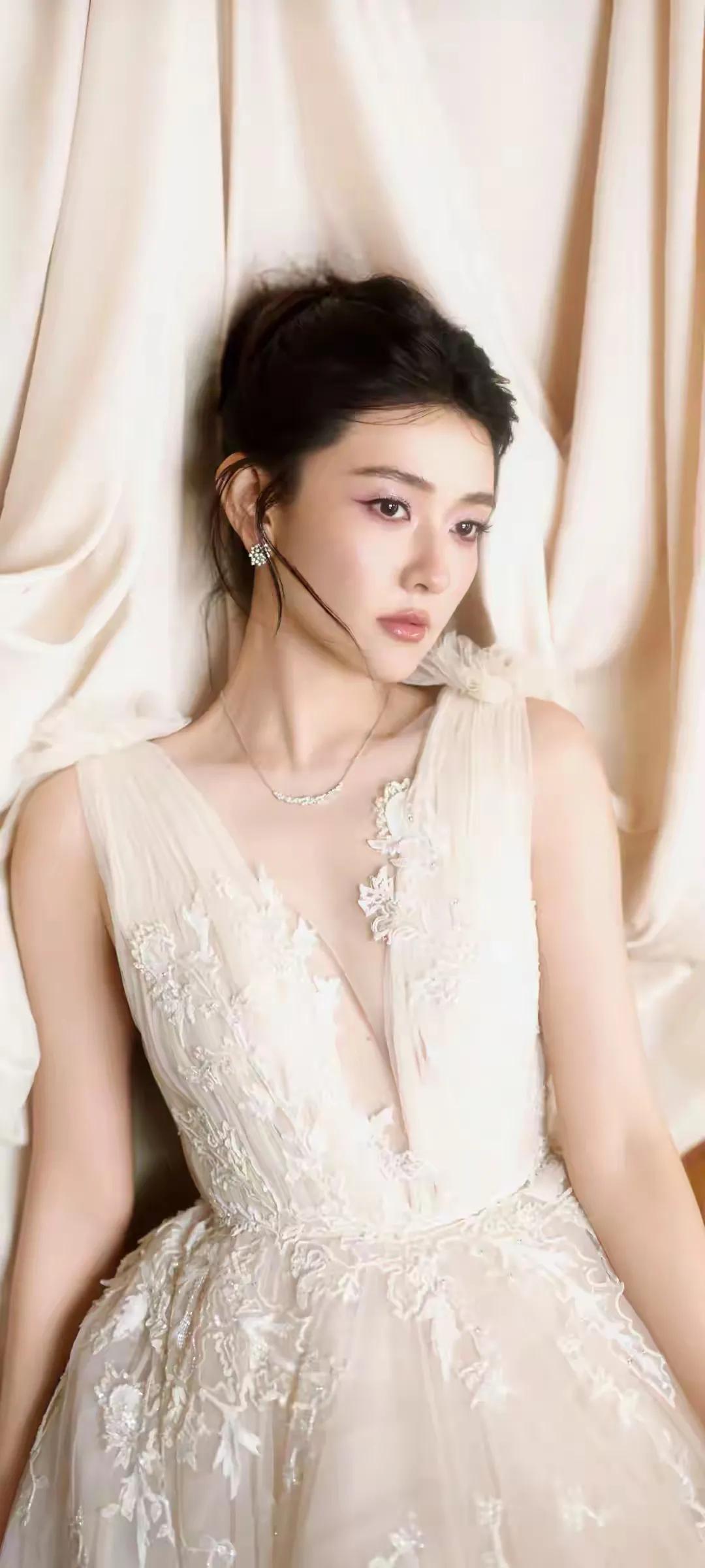 你心中的美女是什么样子＃你有压力过大，偷偷抹眼泪的时候吗 超级迷人美女 你的初恋