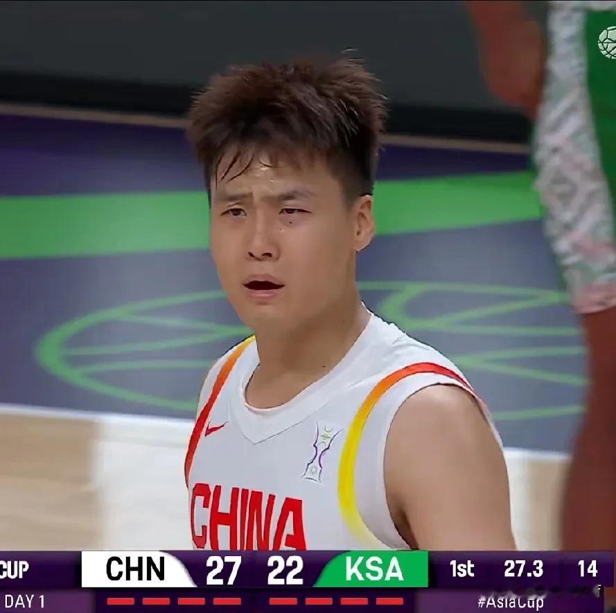 【中国男篮对沙特第一节30-22】
第一节比赛，队长赵睿一个突破一个三分开局，随