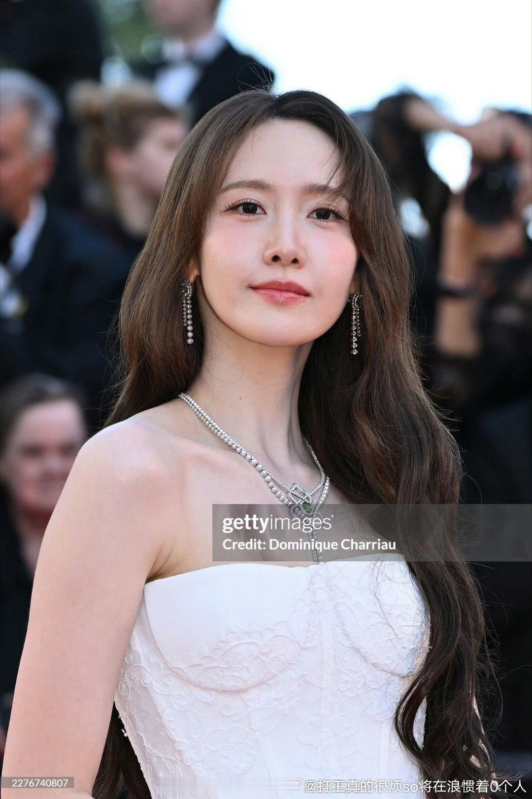 不是大美女好歹清纯秀丽过咋一下老了歪了+人工感出来了 
