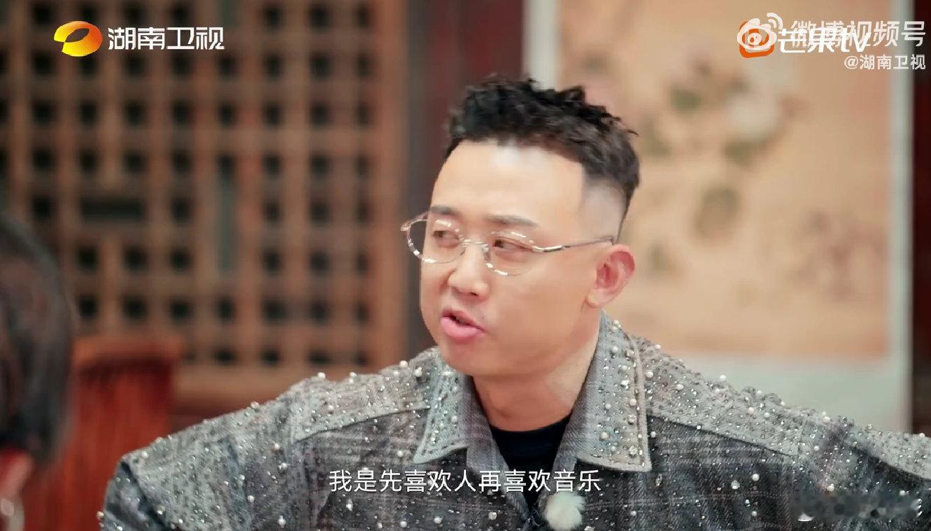 gai[超话]GAI说陈楚生像失散多年的哥哥GAI说最喜欢陈楚生的歌“他总给我带