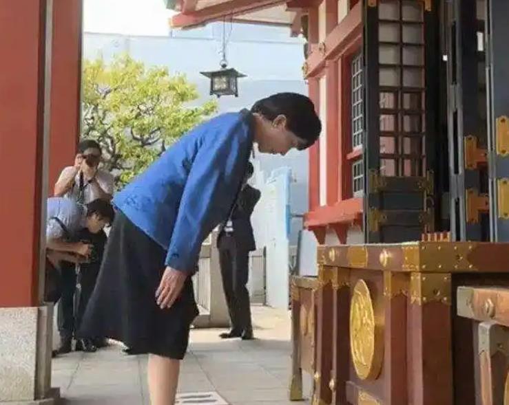 反华的高市早苗或成日本新首相，曾多次拜鬼、还公开质疑南京大屠杀，对华立场极强硬、