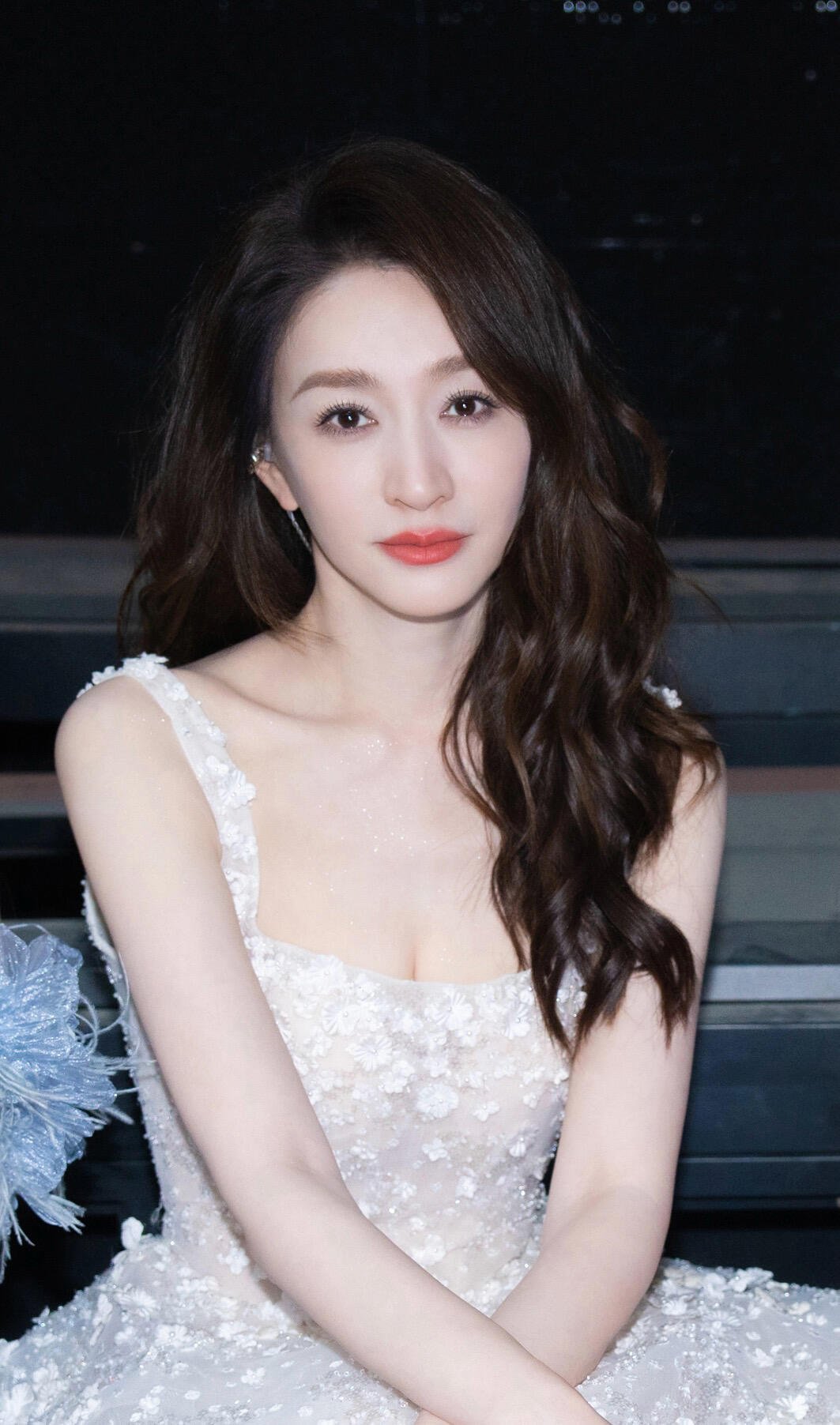 原本浪姐三公是李小冉50大寿 越活越年轻说的就是李小冉吧，50岁比30岁还惊艳，