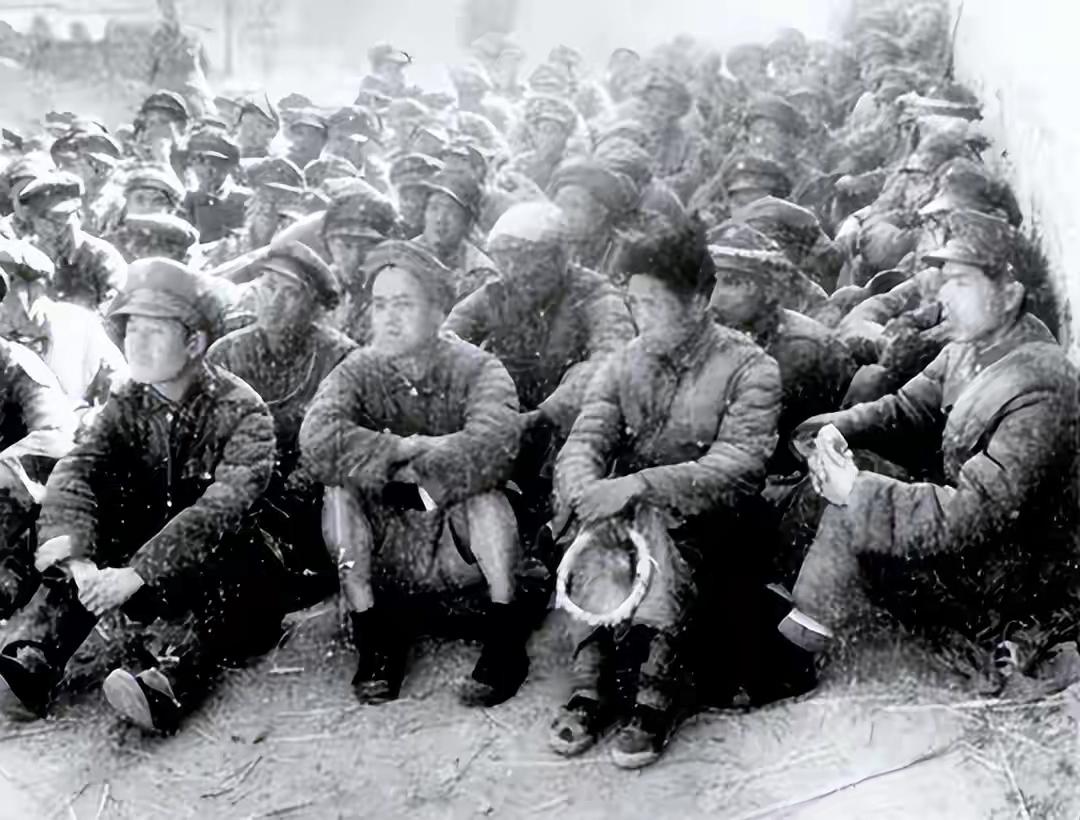 1949年我军俘虏了宋希濂却不认识，正要押走时，突然有人对他敬礼
 
这一幕发生