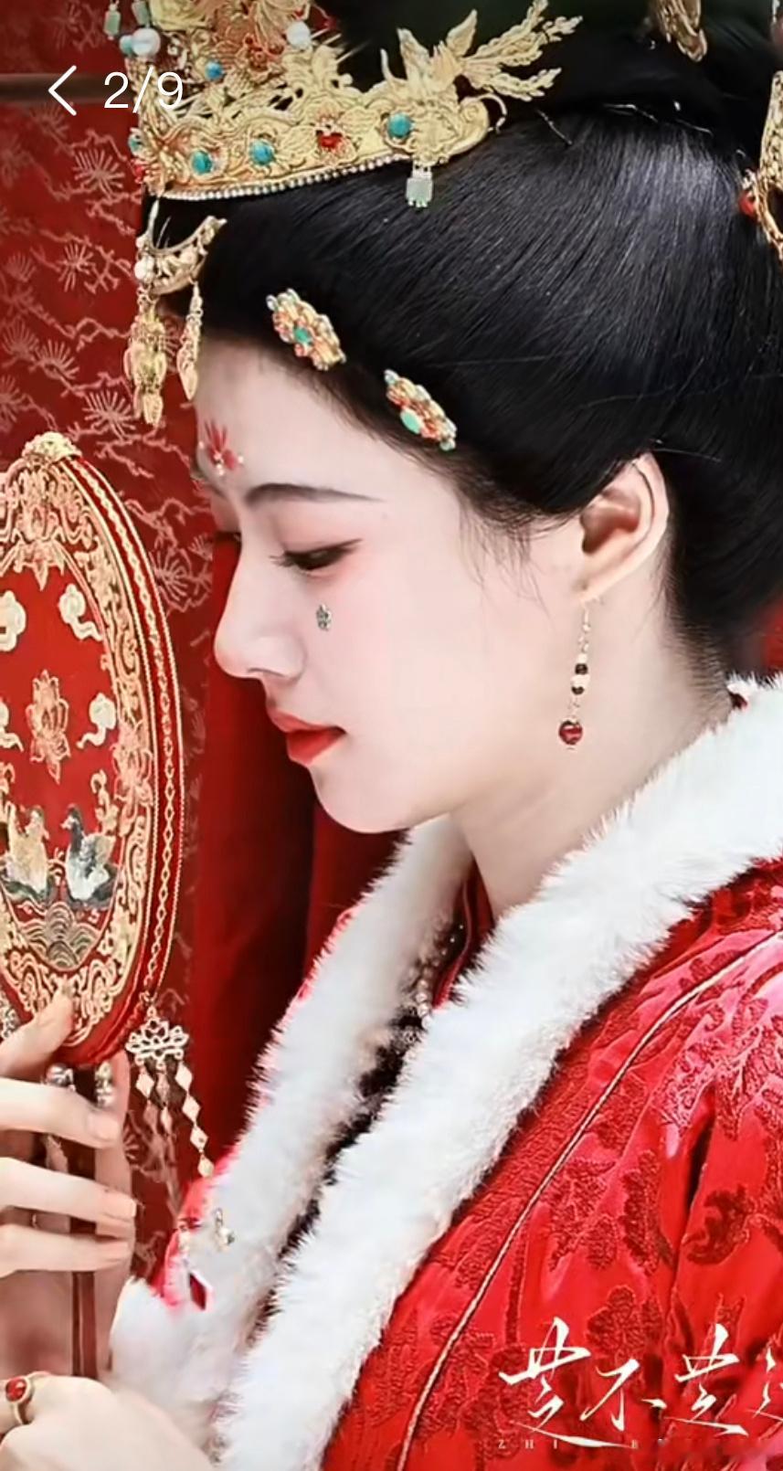卢昱晓《何不同舟渡》南衣大婚路透，红衣明艳又灵动！