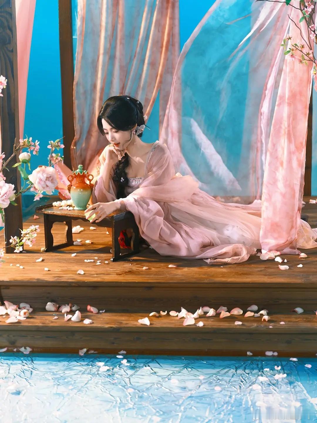 卢昱晓这一套除了有点影楼风外没别的缺点了！ 