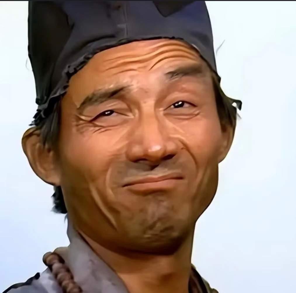 鞋儿破帽儿破，熟悉的旋律还在耳边，游本昌老爷子一辈子演戏，德艺双馨，台上是济世济