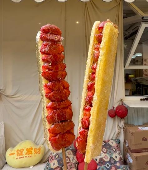 奶皮子糖葫芦摊主回应月入几十万 那我还干集贸自媒体了？所以这玩意真这么好吃吗？[