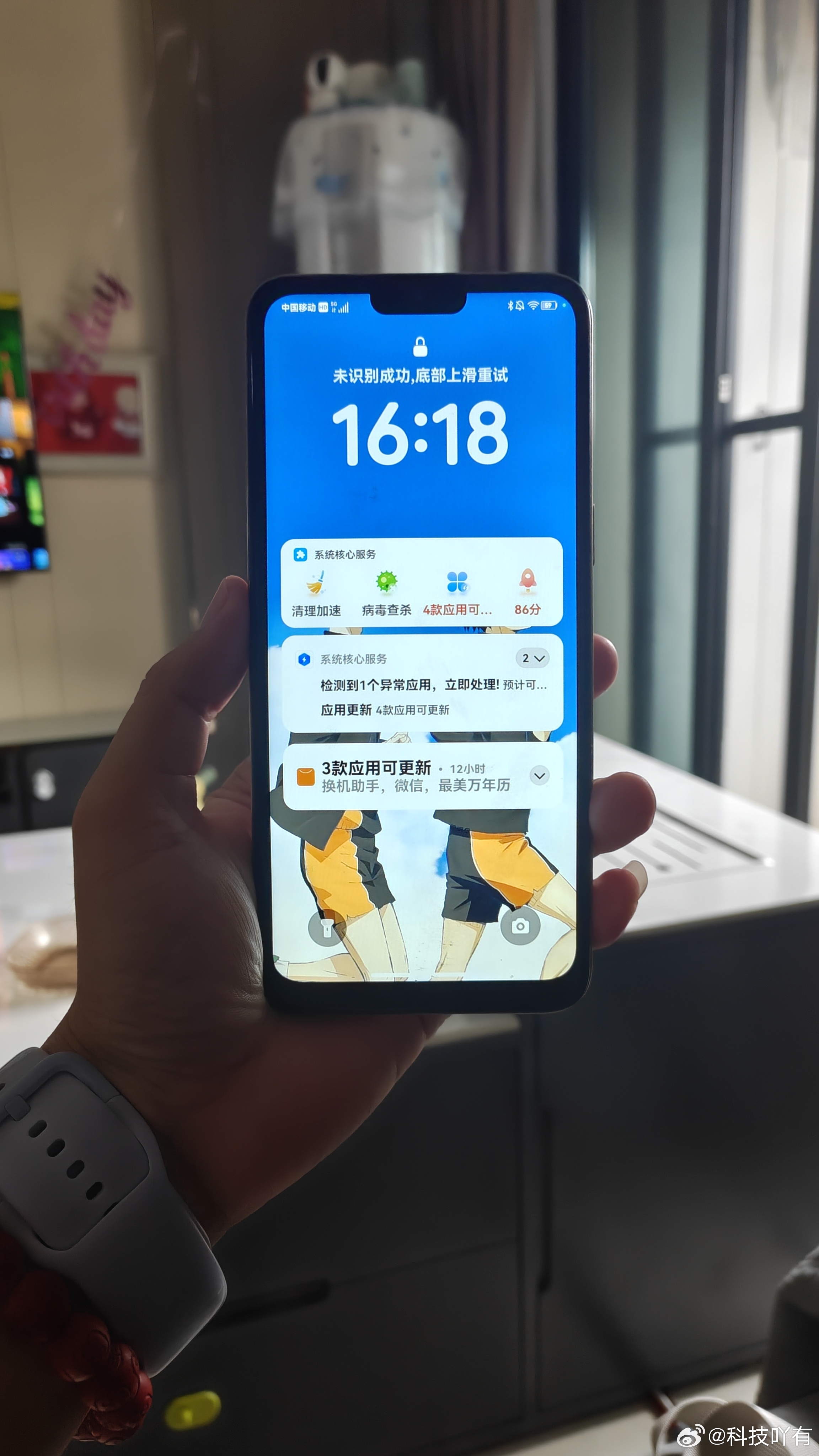 一直以为丈母娘用的是华为 P70 系列手机，直到她跟我说，手机很卡，想换手机。我