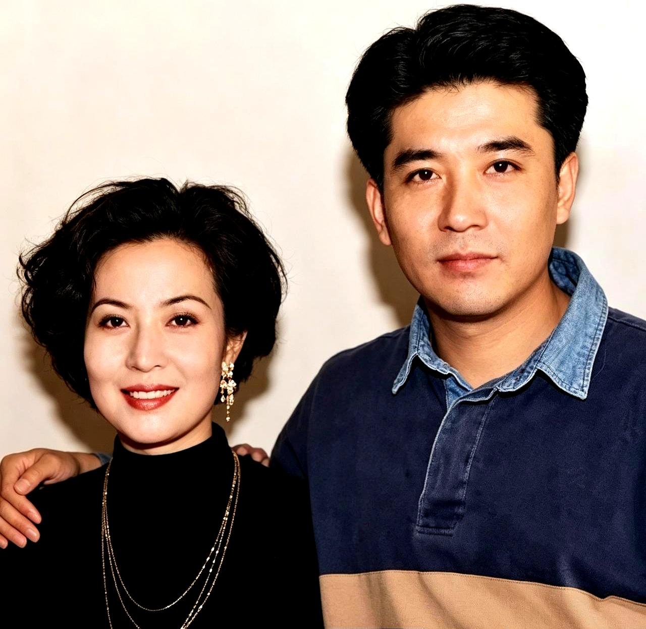 一听到这家人的背景，还是会停一下：哥哥进了导演圈，家里那位父亲又是外交官，起点不