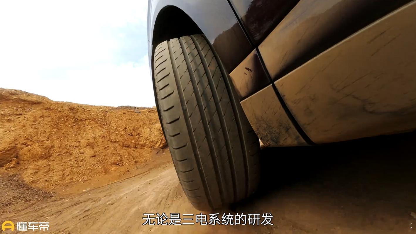 高温下电车续航打折狠吗自驾电车速通塔克拉玛干攻略比起坑洼破损的路面，塔中线的横风