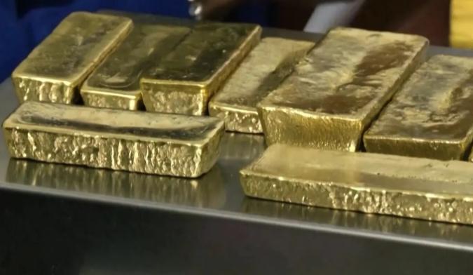 金价突破4200美元！投资者该如何应对？
金价破纪录不仅是数字游戏，更是全球经济
