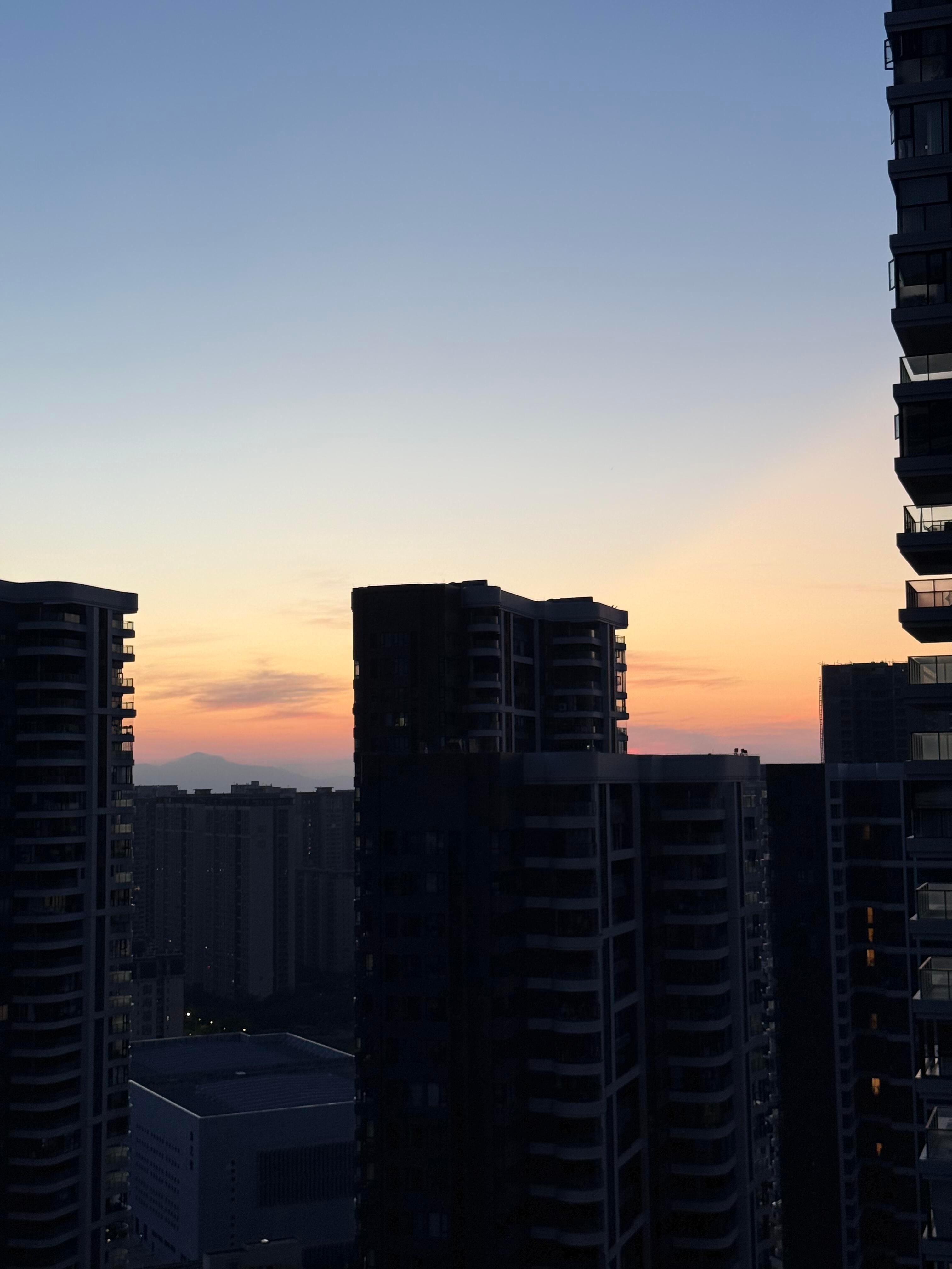 我跪下来就老天爷放我一马,结果老天爷放马过来了。 