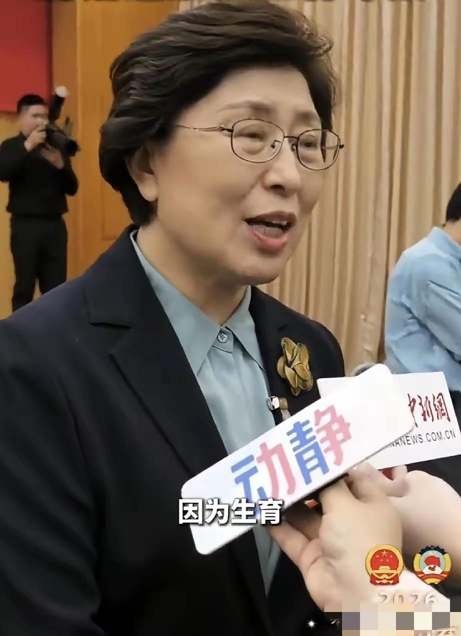 恕我直言，真的别再催年轻人生孩子了。
 
谁都知道家里有小朋友的温暖与快乐，年轻