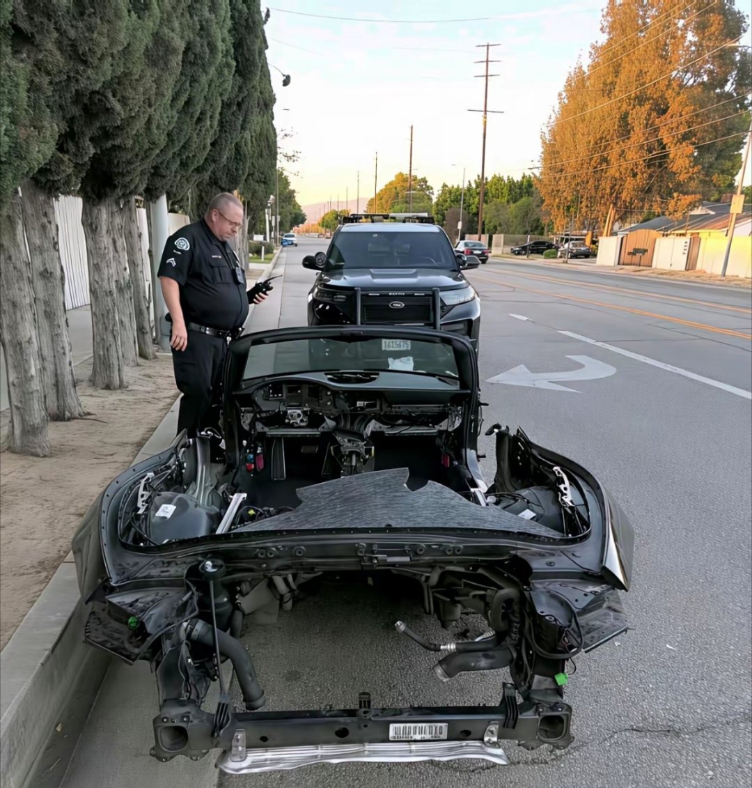 美国的私家车在外停了一晚，早上一出门就只剩车架了。 