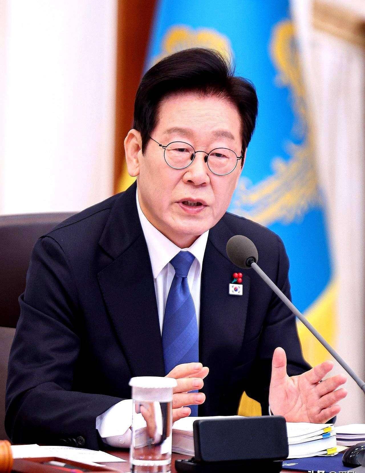 [太阳]尴尬拉满！李在明辗转多国访蒙古拿下21项合作协议，想摆脱中国稀土依赖却全
