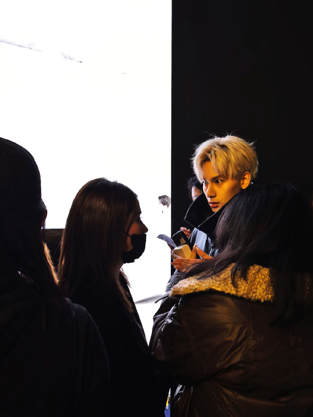 胡先煦这么瘦了 瘦下来之后整个人精致度飙升，骨相优越气质拉满，每一张路透都帅到让