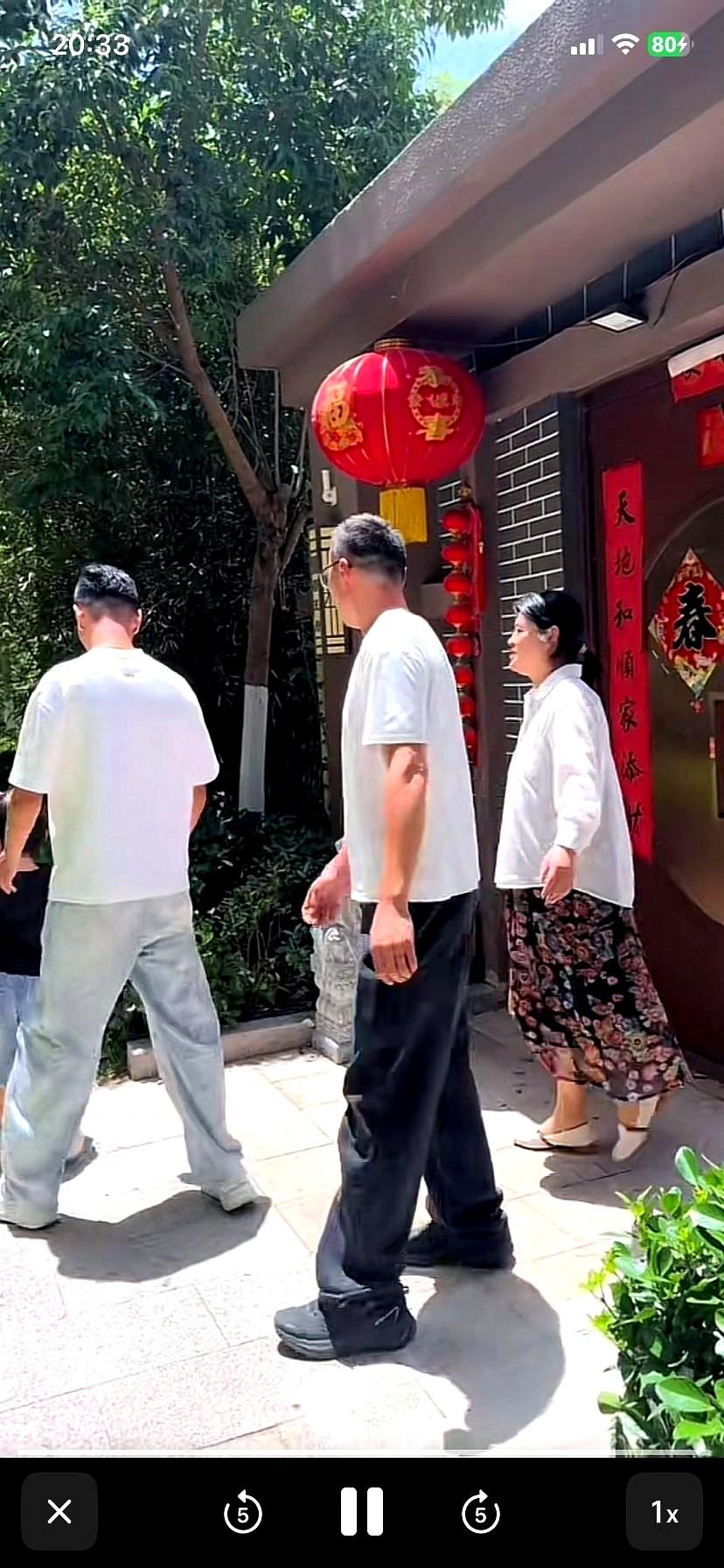 昨天风声正紧时，厉怀远没回一句网络“录音”事，反而同朋友去看一位对他有恩的姐姐。