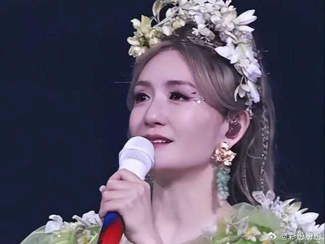 谢娜出参加吐槽大会或是脱口秀，我觉得都可以接受 原本她就是以插科打诨为特点来进行