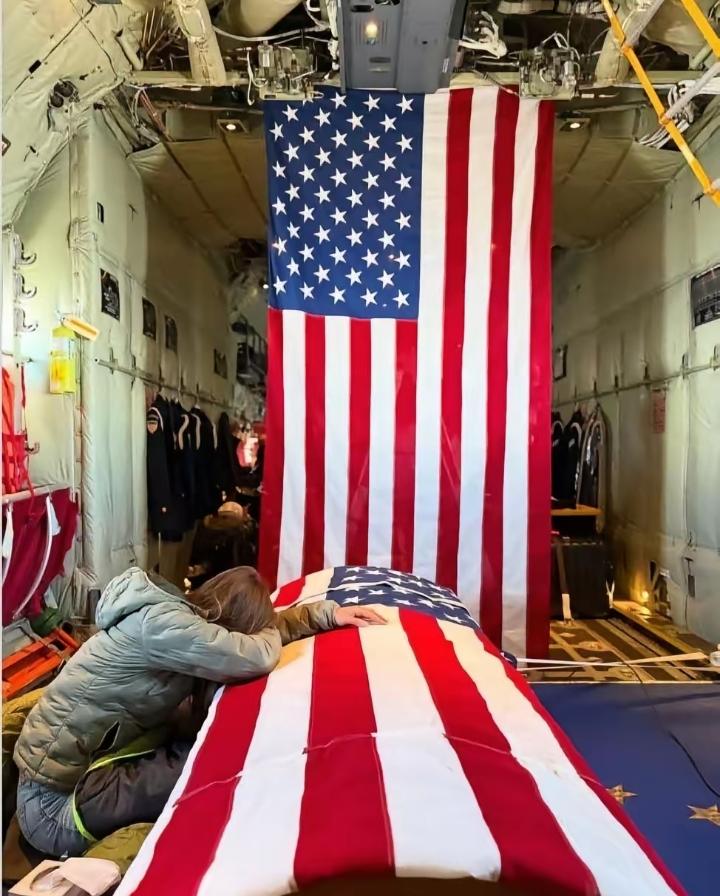 美国飞行员被俘虏了，目前对于特朗普政府来说，压力非常大。当地时间2026年4月3