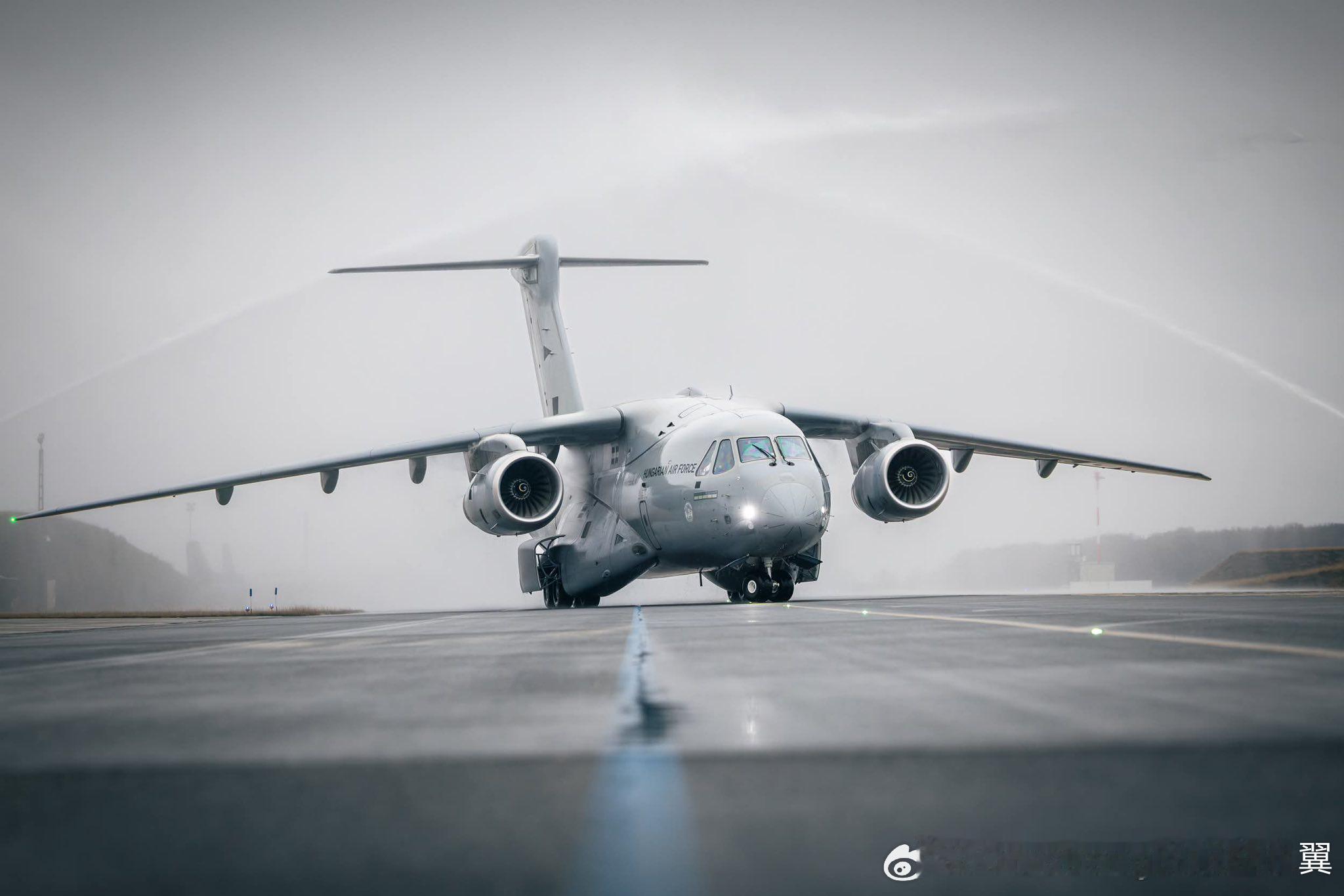 匈牙利收到第2架KC-390千年运输机。 