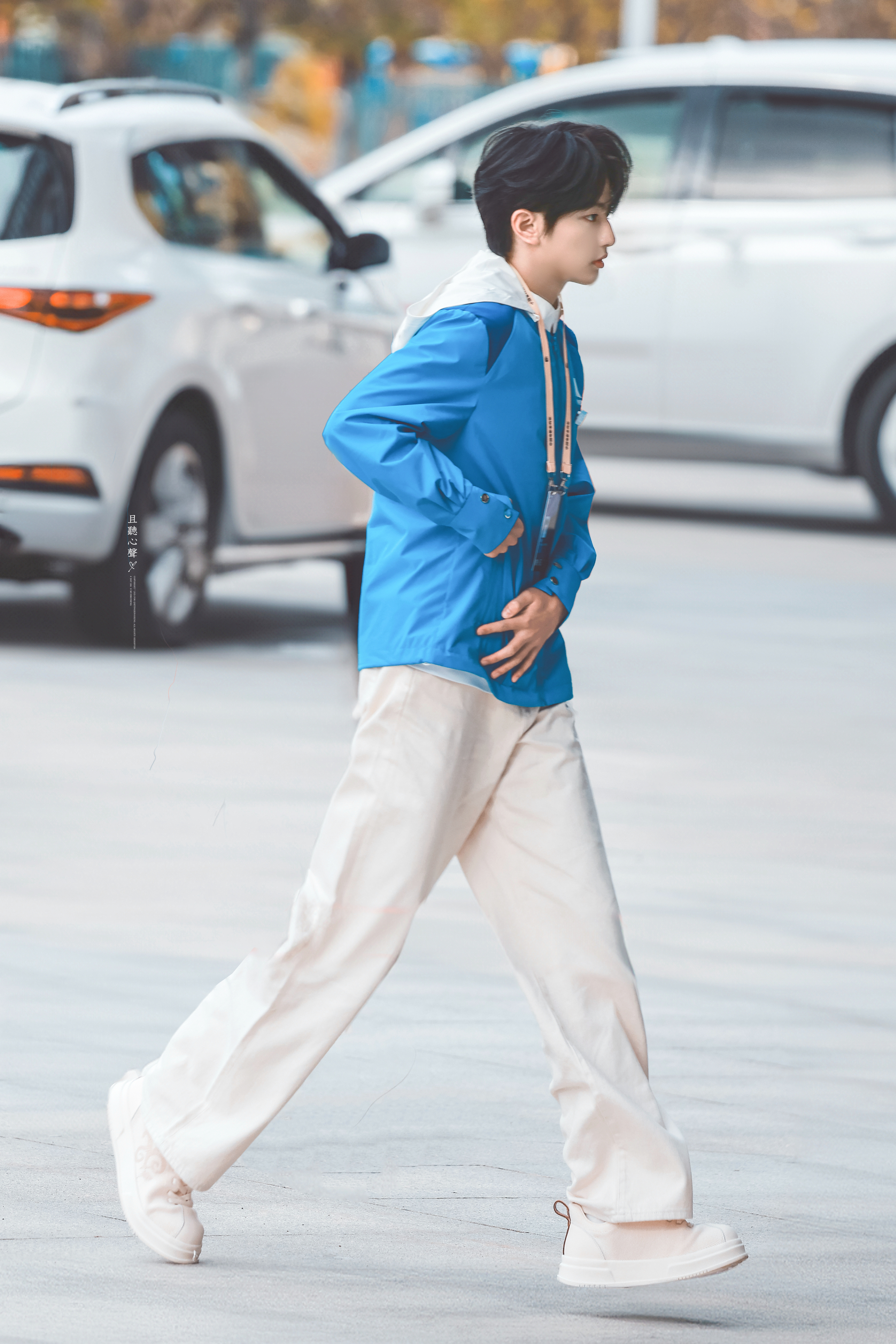 穆祉丞星辰大海上班饭拍来啦，好清爽帅气的小穆，一切顺利呀~ 